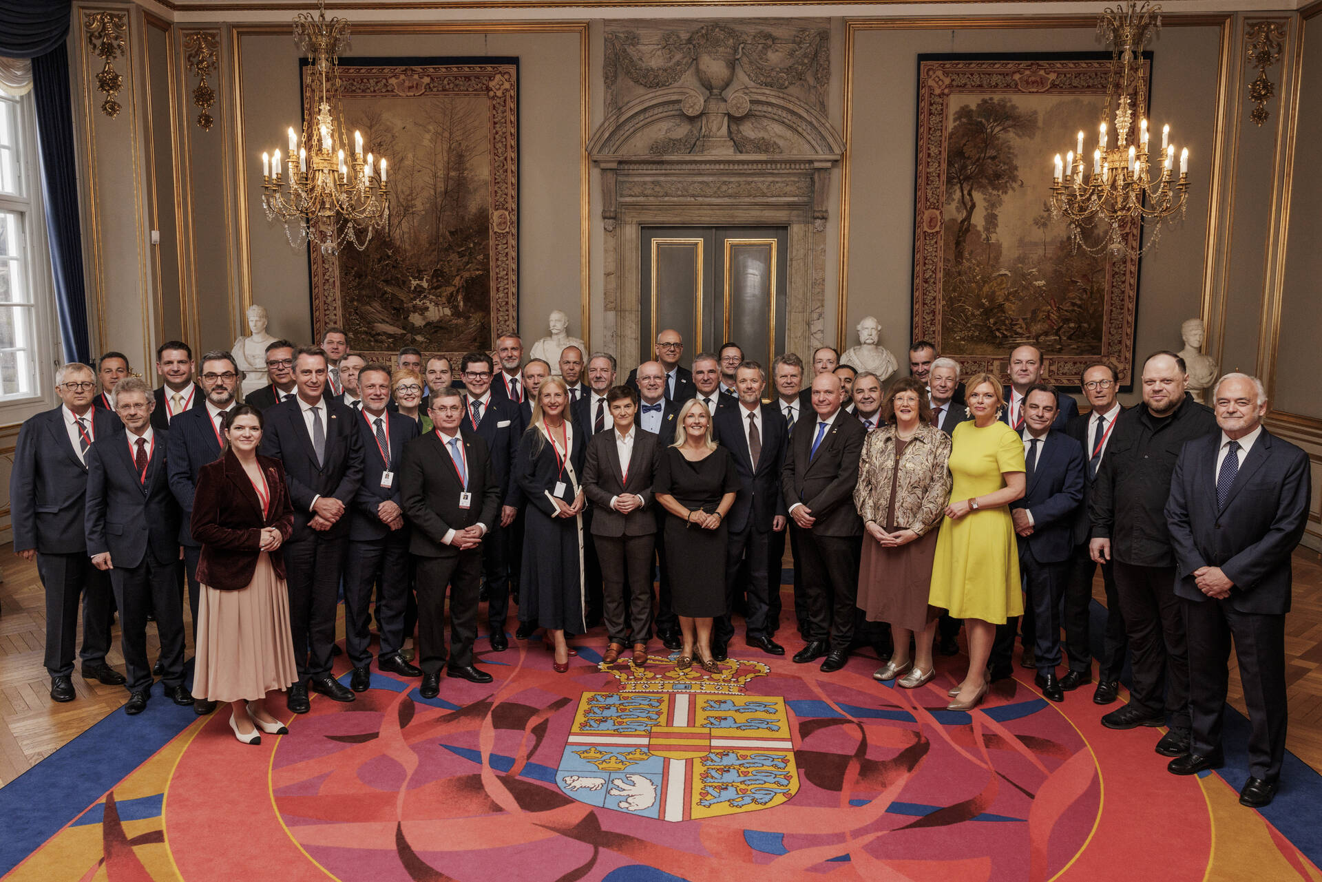 De delegatie van parlementsvoorzitters op bezoek bij de Deense koning